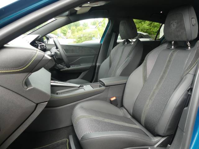2025 Peugeot 308 1.2 Hybrid 136 GT 5dr e-DSC6