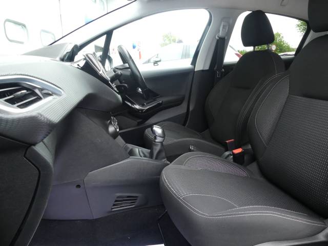 2017 Peugeot 208 1.2 PureTech 82 Allure 5dr