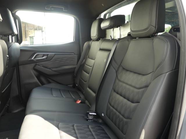 2025 Isuzu D-max 1.9 V-Cross Steel Edition Double Cab 4x4 Auto