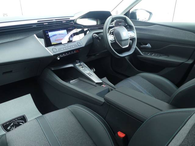 2025 Peugeot 308 1.2 Hybrid 136 Allure 5dr e-DSC6