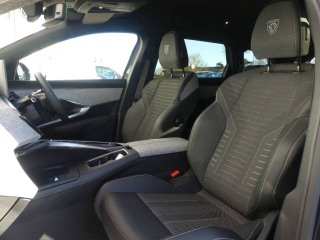 2025 Peugeot 5008 1.2 Hybrid 136 GT 5dr e-DSC6