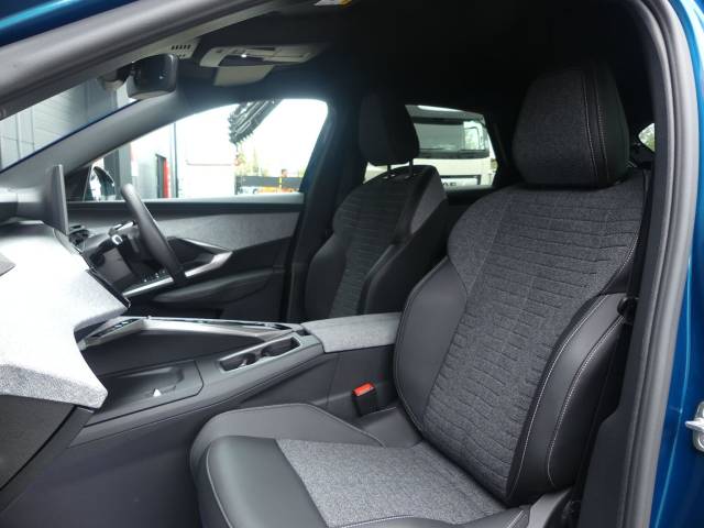 2025 Peugeot 3008 1.2 Hybrid 136 Allure 5dr e-DSC6