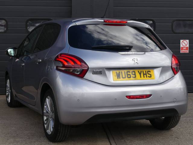 2019 Peugeot 208 1.2 PureTech 82 Signature 5dr [Start Stop]