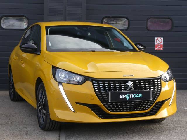 Peugeot 208 1.2 PureTech 100 Allure Premium + 5dr Hatchback Petrol YELLOW