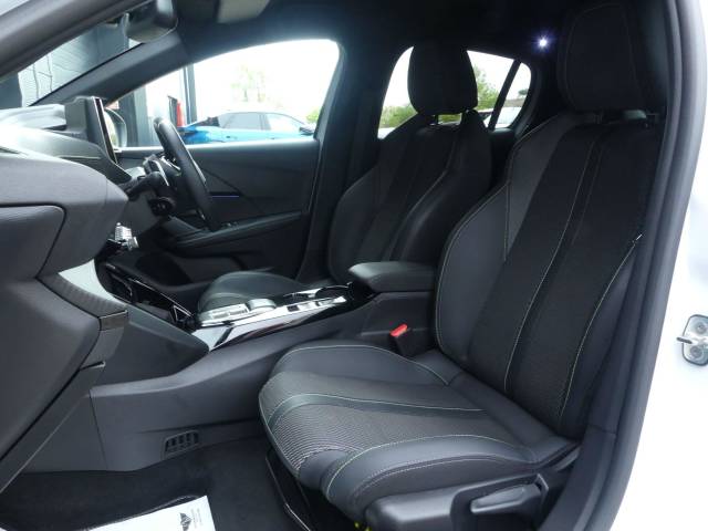 2024 Peugeot 208 1.2 Hybrid 136 GT 5dr e-DSC6