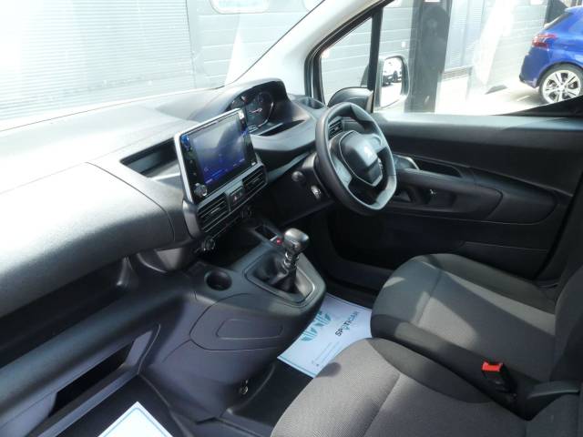 2023 Peugeot Partner 950 1.5 BlueHDi 100 Professional Premium + Van