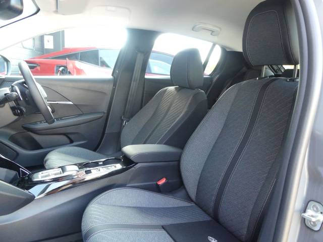 2025 Peugeot 208 1.2 Hybrid 100 Allure 5dr e-DSC6
