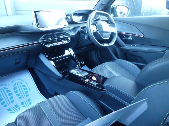 2025 Peugeot 2008 1.2 Hybrid 136 GT 5dr e-DSC6