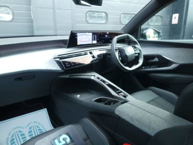 2025 Peugeot 3008 1.2 Hybrid 145 GT 5dr e-DSC6